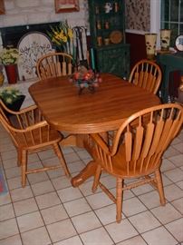 Oak dining table & 4 chairs - shown with 1 leaf, there are 3 more