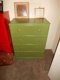 Vintage 4 drawer chest