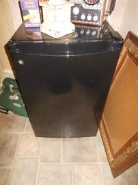 GE mini refrigerator
