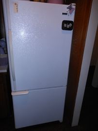 Kenmore bottom freezer refrigerator /NICE!!