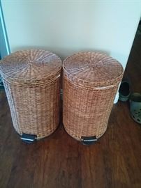 Small wicker trash cans with step opening
