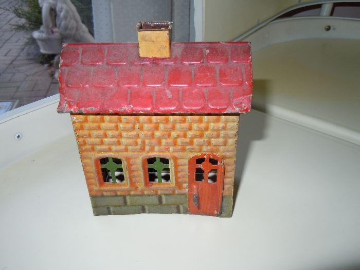 Cool little tin house 