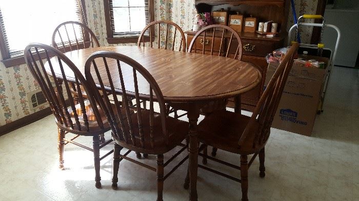 Kitchenette Table w/ 6 chairs