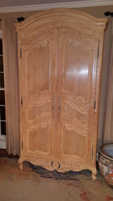 Gorgeous Henredon Armoire, perfect condition! Outfitted with Rollout Drawers and a Fixed Shelf