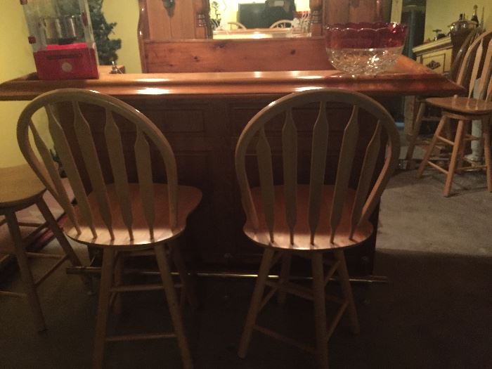 Bar $350 Bar stools that swivel sold separate $50 each *BUY IT NOW*
