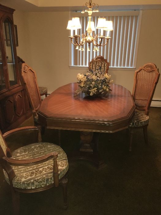 Traditional vintage dining room set