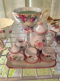 Precious miniature tea set