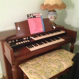 Organ with bench; vintage lamp