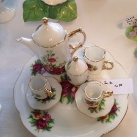 Another miniature tea set