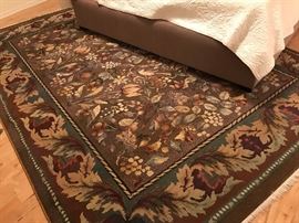 Large Beautiful Area Rug! 