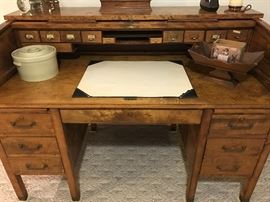 Roll top desk