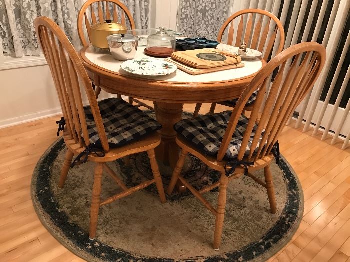 Kitchenette Set. Round Oak table with four chairs