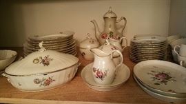 Royal Copenhagen 'Frijsenborg' pattern dinnerware set