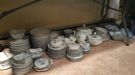B&G 'Fallen Leaves' 165 piece dinnerware set
