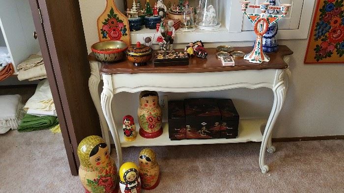 more laquer ware and also Russian nesting dolls...nice entry table