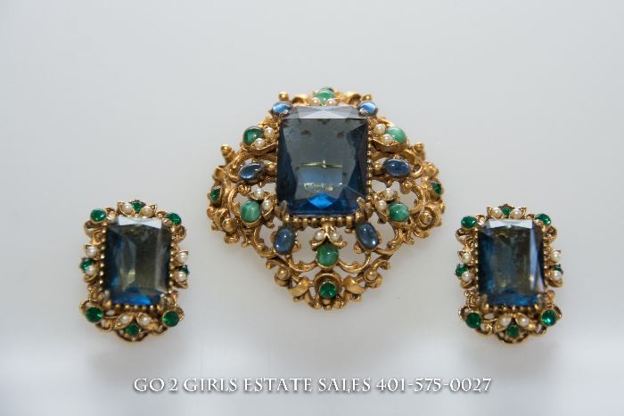 Vintage Fiorenza brooch and earring set. Mint Condition