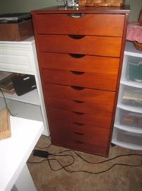 Interesting drawer cabinet