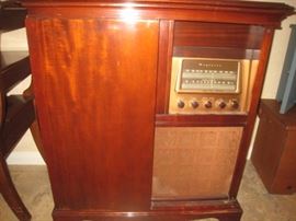 Vintage Magnavox floor standing stereo, record player and radio in a very attractive cabinet