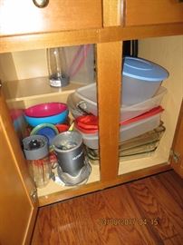 Lots of Pyrex and Tupperware items