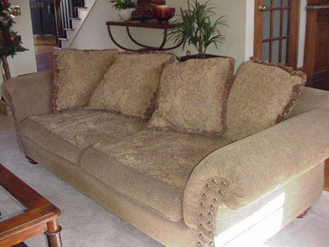Sofa with two cushions in seat and four across back