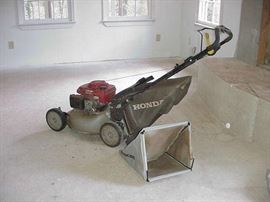 Another Honda mower with grass catcher