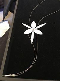 Fun chrome necklace (flower is silver not white)