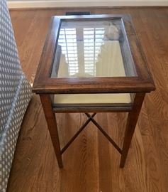 Small vitrine table