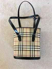 Burberry feed bag