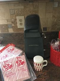 Popcorn maker