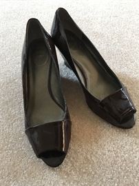 Peep-toe patent wedges