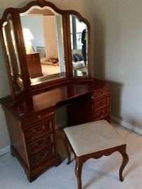 Mahogany vanity w/stool