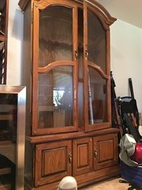 Pulaski oak gun cabinet (10)