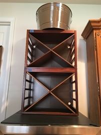 Detachable wine racks