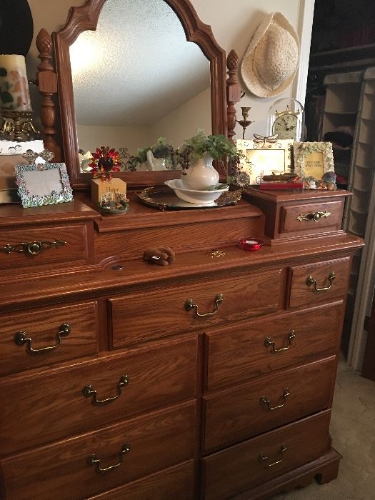 Pretty dresser