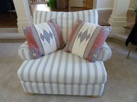Living room sofa/couch & matching chair, Ethan Allen 4 drawer coffee table, nesting table and round solid wood beautiful end table. Large area rug...clean!