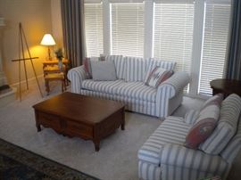 Living room sofa/couch & matching chair, Ethan Allen 4 drawer coffee table, nesting table and round solid wood beautiful end table. Large area rug...clean!