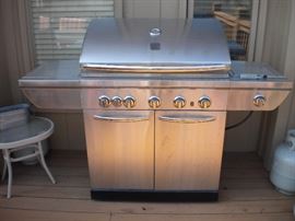 Kenmore 6 burner/1 warmer oversized clean grill...also available 3 propane tanks and a cover.