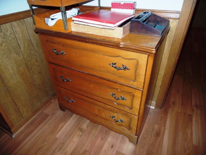 Another handy vintage chest