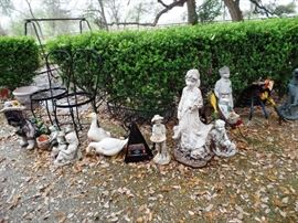 A gathering of the cutest outdoor guests