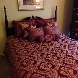 Queen Bed w/Queen Comforter Set and Throw Pillows