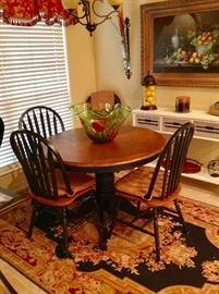 Round Dinette Table w/4 Chairs