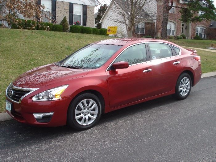 2013 Nissan Altima S  59xxx miles, very well cared for .