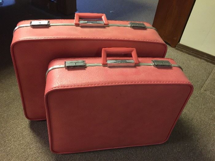Fabulous hot pink luggage - like new condition