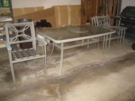 Very nice - well covered patio set with 6 chairs