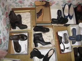 Many ladies shoes size 6 to 7