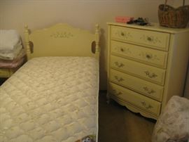 Twin headboard and chest of drawers Lea