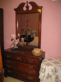 Matching dresser/mirror to 4-poster bed