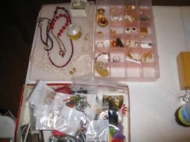 Small amount of jewelry