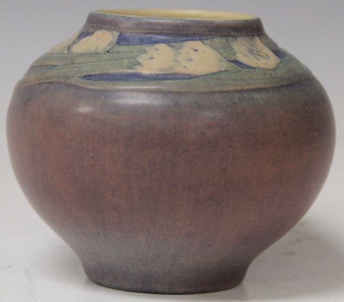 Lot 3177: Newcomb Pottery Vase, 3 1/2" height View full catalog at www.slawinski.com