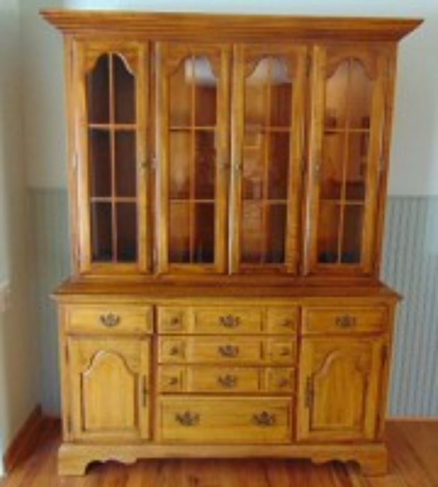 American Drew Colonial Style Hutch